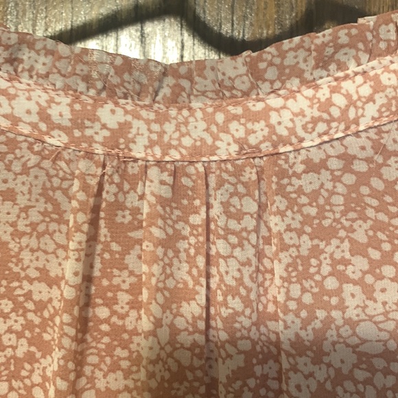 Jodifl medium sheer, lined, and tiered dress with floral pattern. Short sleeves. - Picture 8 of 9